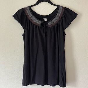 Old Navy Black Short Sleeve Tie/Bead Detail Top. Size Medium.